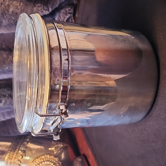 Airtight Metal Canister - Picture 2 of 8